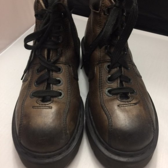 Dr. Martens Hiker Boot Women's Size 7 1/2 -8 - Picture 1 of 6